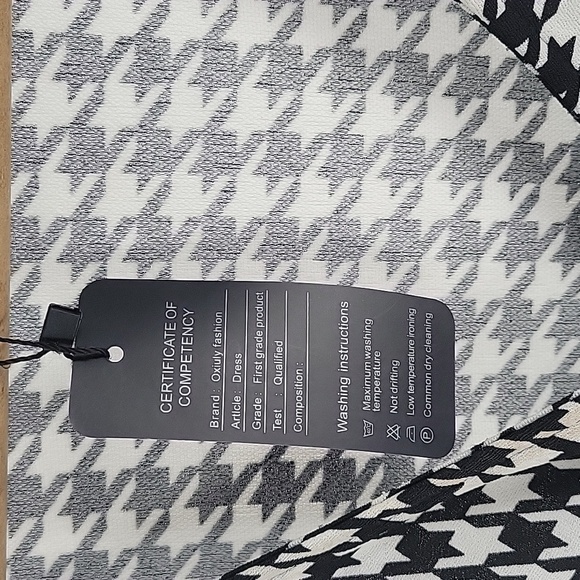 Black and White Houndstooth Dress - Picture 9 of 16